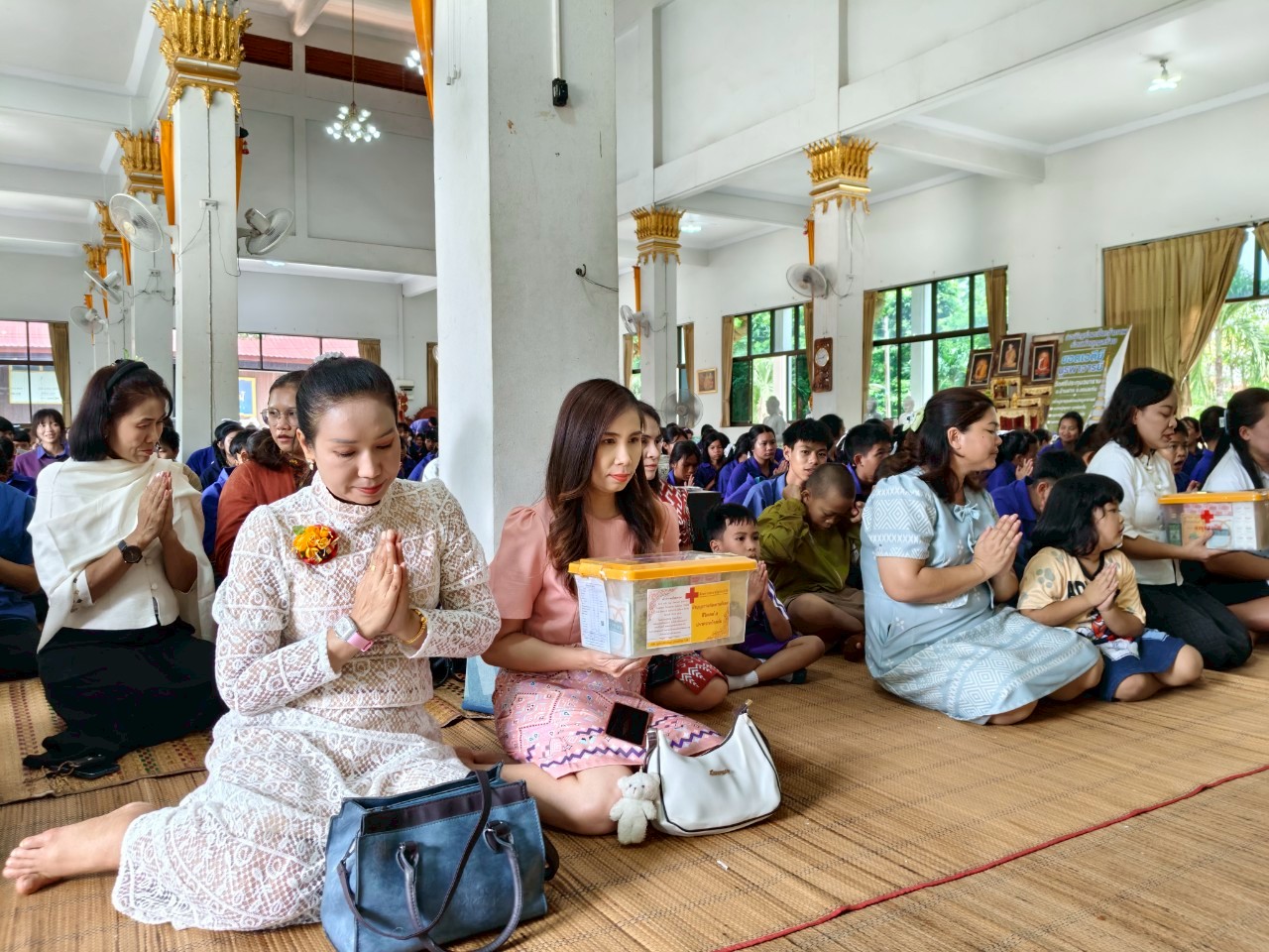 LINE_ALBUM_เข้าพรรษา-ถวายเทียน 68_250709_5.jpg